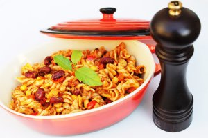 Spirale cu sos bolognese,salata mexicana si sos pesto