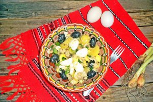 Salata de cartofi si peste afumat