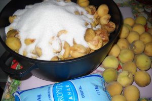 Dulceata de piersici albe