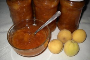 Dulceata de piersici albe