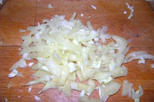 Varza cu carnati afumati la cuptor
