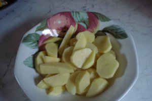 Mancare de cartofi cu piept de pui si legume