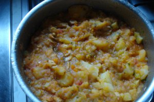 Mancare de cartofi cu piept de pui si legume