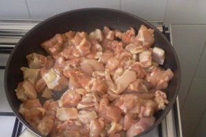 Mancarica cu pulpe de pui si ceapa