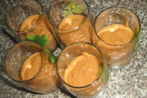 Smoothie de caise cu inghetata de nuci