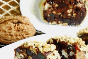 Salam de biscuiţi, reţetă cu nuca, rahat si stafide