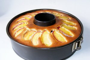 Guguluf cu piersici, afine si lamaie - reteta 300