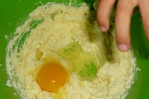 Prajitura marmorata cu visine din dulceata