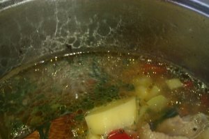 Ciorbita de pui cu taitei de casa