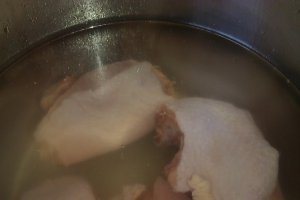 Ciorbita de pui cu taitei de casa