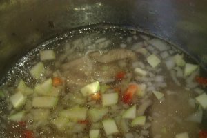Ciorbita de pui cu taitei de casa