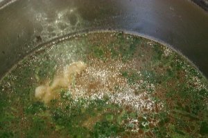 Ciorbita de pui cu taitei de casa