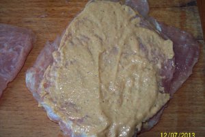 Cotlet de porc in crusta de mustar si fulgi de porumb