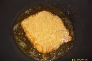 Cotlet de porc in crusta de mustar si fulgi de porumb