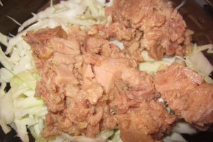 Salată de varză cu ton