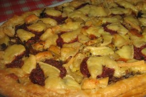 Tarta cu ciuperci de roua si salam uscat
