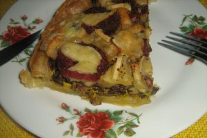 Tarta cu ciuperci de roua si salam uscat