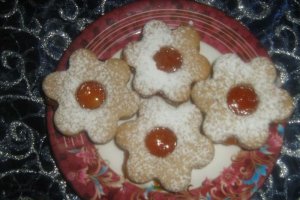 Biscuiti cu nuca si dulceata de caise