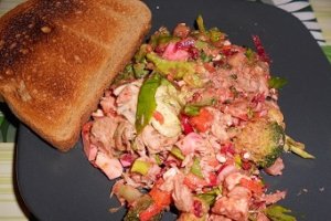 Salată de sfeclă roșie și ton