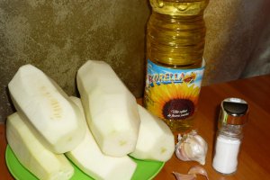Salata de dovlecei cu usturoi