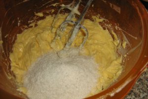 Fursecuri cu unt, nuca de cocos si fistic