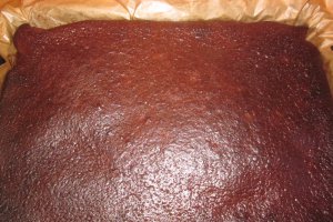 Prăjitură cu cacao și glazură de căpșuni