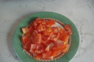 Salata de castraveti  cu rosii si ceapa
