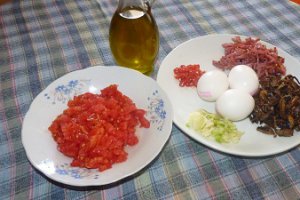 Oua pe pat de legume cu mortadela