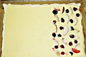 Placinta cu iaurt si fructe