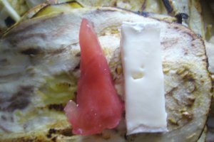 Rulouri de vinete cu branza brie