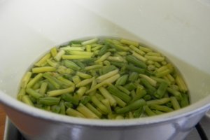Salata de fasole verde cu maioneza si pesto