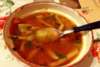 Ciorba de fasole pastai cu dovlecei