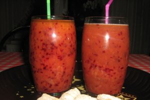 Cocktail cu prune,caise si gin