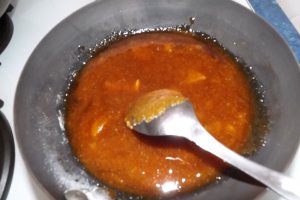 Prajitura rasturnata cu prune si migdale