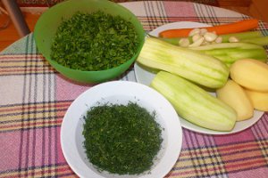 Chiftele din legume cu sos de iaurt şi menta