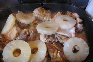 Pulpe de pui cu ananas și lapte de cocos