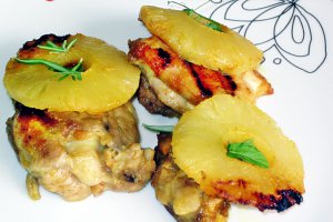 Pulpe de pui cu ananas și lapte de cocos