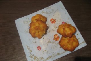Biscuiti cu frisca si fulgi de migdale