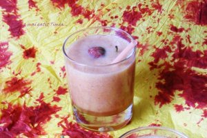 Smoothie cu capsuni si caise