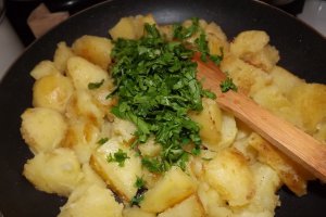 Dorada la gratar cu cartofi natur si sos olandez
