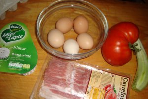 Omleta cu bacon si miez de lapte