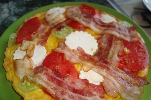 Omleta cu bacon si miez de lapte