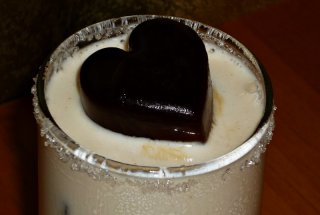 Inimioare de cafea inghetata, cu lapte (Ice coffee)