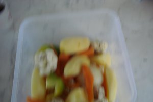 Rasol din piept de pui cu legume si cartofi natur