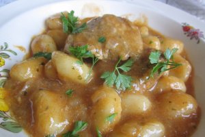 Pulpă de porc cu ceapă preparată în vasul Zepter