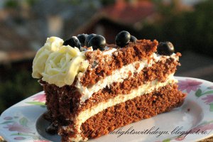 Tort etajat cu crema de mascarpone si frisca