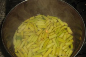 Gratar din piept de pui cu legume la tigaie