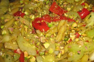 Gratar din piept de pui cu legume la tigaie