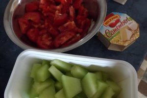 Salata de vara cu branza Milkana si inele de calamar