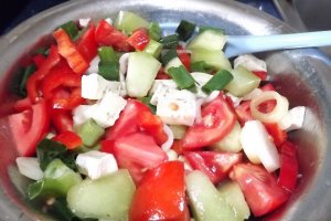 Salata de vara cu branza Milkana si inele de calamar